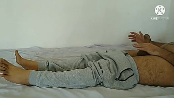 Kakak Seksi Neha Menidurkan Adik Lelakinya Dengan Suara Merdu Yang Menggoda