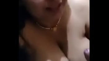 Bhabhi India Mengisap Kontol Dengan Suara Hindi Yang Menggairahkan