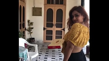 Gadis Desi Seksi Tanpa Bra Menggoda