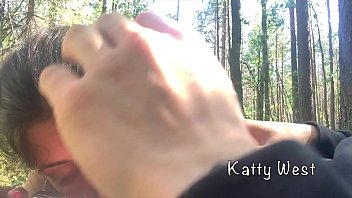Hampir Ketahuan Mengisap Kontol Kakak Tiri Di Hutan