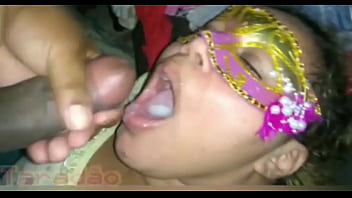 Gadis Nakal Menenggak Cairan Pejantan Dari Batang Kemaluannya
