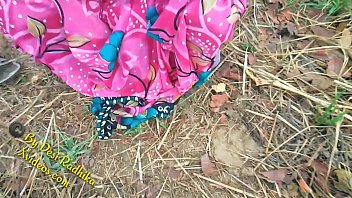 जंगल की घनी हरियाली में देसी भाभी का उत्तेजक संभोग