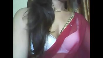 Gadis India Belia Yang Menggoda Di Layar Kaca