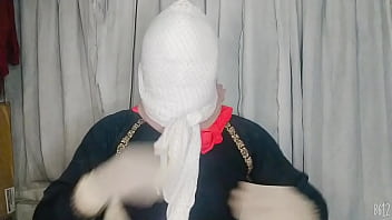 Gadis Berhijab Mengikat Dirinya Sendiri Dengan Nafsu