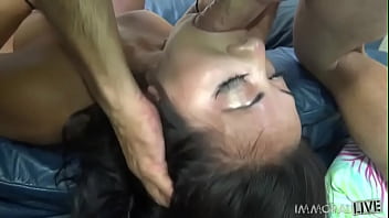 Daging Putih Susu Kaki Asia Yang Menggoda