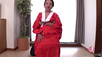 Nenek 81 Tahun Menggairahkan Pria Muda Dengan Pijatan Penuh Nafsu