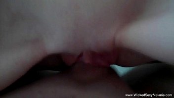 Anak Tiriku Membujukku Untuk Mengisi Rahimku Dengan Sperma Panas