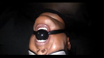 Sesi Panas Di Kat’s Playhouse: Tontin Aku Dihajar Gila Oleh Cowok Bule Di Depan Penonton, Cewek Hitam Ini Minta Lebih!