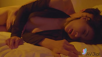 Cewek Tionghoa Seksi Xian’erai Berambut Cokelat Dengan Payudara Montok Bercinta Dengan Pria Idamannya.