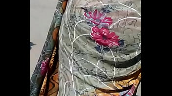 Paha Dan Pantat Seksi Yang Menggoda Dalam Balutan Saree