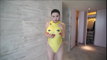 Gadis Tionghoa Seksi Montok Berpayudara Besar-monique