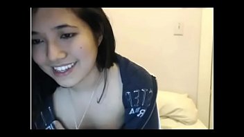 Gadis Asia Amatir Menggoda Dengan Payudara Mungilnya Di Siaran Langsung