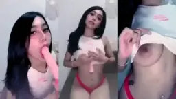 Malam Panas Host Mango Live Merintih Nikmat, Lidahnya Menjilat Dildo Basah Sambil Meremas Payudara Montoknya