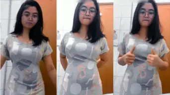 Yola Dengan Daster Abu-abu Yang Tipis, Tanpa Bra, Payudaranya Yang Montok Terlihat Jelas Dan Menggoda