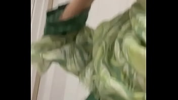 Gadis Berhijab Dengan Pesona Yang Menggoda