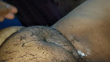 Cara Suami Mencukur Bulu Kemaluan Istri Desi Yang Menggoda