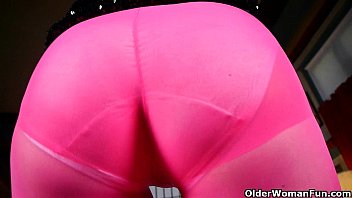 Saat Ibu Pulang, Celana Dalam Langsung Turun Dan Nafsu Liar Pun Dimulai