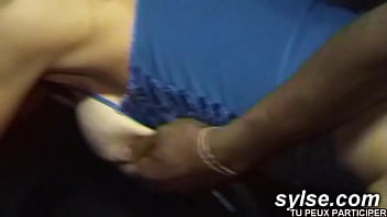 Remaja Dan Ibu-ibu Lesbian Beraksi Panas Di Pantai