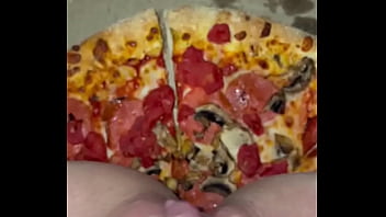 Putri Arab Yang Nakal Di Los Angeles: Remaja Manis Main Dengan Pizza, Coklat, Es Krim, Persik, Dan Keju Untuk Kenikmatan Asmr Yang Panas