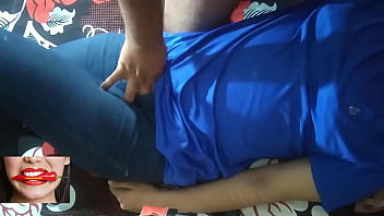 Kakak Dan Adik Tiri Beraksi Mesra Di Kamar Sementara Keluarga Mereka Ada Di Luar