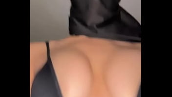 Gadis Berhijab Genit Meraba-raba Payudaranya Yang Montok • Aksi Solo Muslimah Menggoda Dengan Tetek Arab Yang Bergoyang