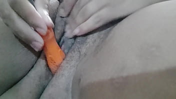 Gadis Arab Hitam Manis Memuaskan Nafsu Dengan Alat-alat Bengkel Yang Panas