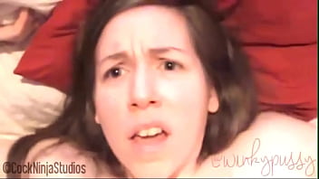 Adik Tiri Miskin Dihardiki Kakak Tirinya Di Kamar Mandi – Kontol Ninja Mengejutkan Memeknya