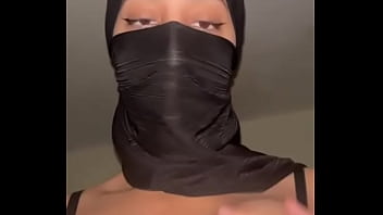 Gadis Arab Solo Berhijab Meremas Payudara Muslimnya • Pertunjukan Toket Nakal Untukmu