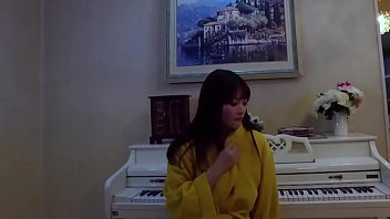 Ibu Tiriku Yang Nakal 2: Rayuan Gadis Paman (2017)