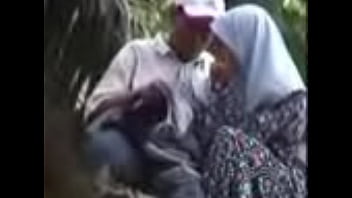 Tangan Nakal Menggoda Di Balik Hijab Malaysia