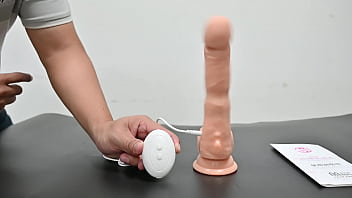Uji Coba Dildo Dengan Remote Kontrol Yang Bisa Ngecas, Bergetar, Dan Menghangatkan Untuk Lihat Kualitas Dari Pabrik China.
