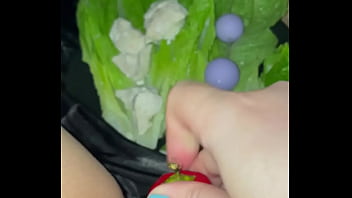 Ayam Dan Sayuran Di Dalam Memek Basah Seksi Gadis Cantik Perawan 18 Tahun Terbaik Dari Saudi Amateur Masturbasi-fetish Makanan Mesum-putih Salju Arab-los Angeles-usa-2025-amerika Serikat-porno Arab