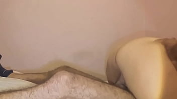 كلام العاهرة المثيرة يلهب الشهوة وهي تُمارس الجنس من مؤخرتها، استمع إلى نساء الشعب العاريات