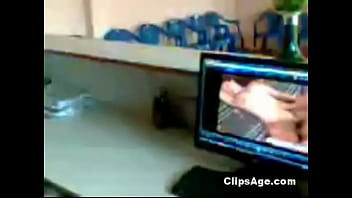 Mengintip Video Panas Desi Di Kantor Saat Jam Kerja