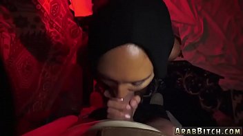 Gadis Arab Montok Dengan Payudara Besar Di Rumah Bordil Afganistan Yang Menggoda!