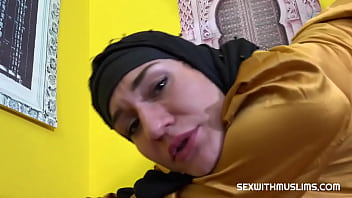 Meniduri Gadis Berhijab Yang Menggoda