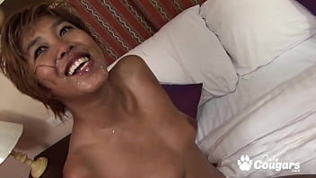 Milf Asia Bergigi Kelinci Dibedaki Minyak Dan Ditusuk Dalam-dalam Sampai Ke Biji