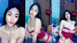 Netha Montok Dengan Belahan Dada Menggoda Yang Menggairahkan