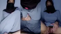 Ukhti Nina Asanti Beraksi Dengan Hijabnya Yang Basah Dan Menggoda