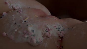 Kue Ultah Ke-18 Dari Ibu Tiri Yang Menggoda