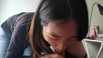 Tenggorokan Asia Yang Menggoda