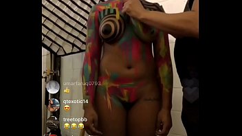 Live Instagram: Payudara Terbuka Tak Sengaja
