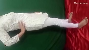 Gadis Seksi Dengan Legging Ketat Yang Menggoda