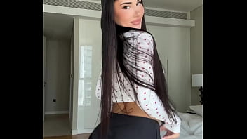 Gadis Arab Seksi Menggoda Dengan Gerakan Tarian Yang Membara