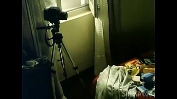 Adegan Panas Rakhee Di Film Paroma – Adegan Ranjang Yang Menggoda (360p)