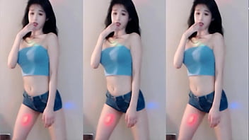 Cô Nàng Trung Hoa Quyến Rũ Trong điệu Nhảy Mê Hoặc