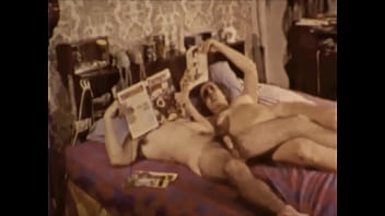 Fantasi Mesum Dengan Ibu Tiri Bergaya Retro