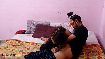 Gadis India Kurus Bergairah Dengan Kontol Besar Yang Menusuk Vagina Sempitnya