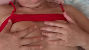 Ibu Tiri Latina 58 Tahun Merangsang Diri Dengan Liar Di Depan Asisten Pria Yang Masih Perawan, Memintanya Untuk Masturbasi Dan Menembus Pantatnya