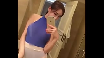 Koleksi Cermin Alice Zhou, Model China Yang Menggoda Dan Memanas
